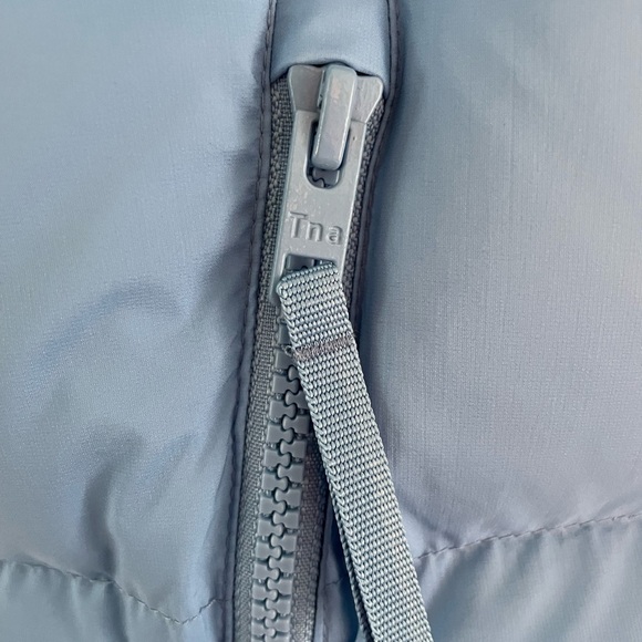 Aritzia TNA Mega Puff VEST - Picture 4 of 10